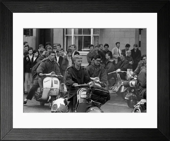 Framed Print : Mods gather in Hastings on their scooters 1964 Framed Print : Mods gather in Hastings on their scooters 1964