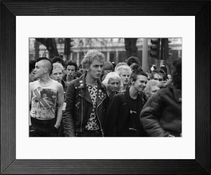 Framed Print : Punks gather in London for a march, 1980 Framed Print : Punks gather in London for a march, 1980