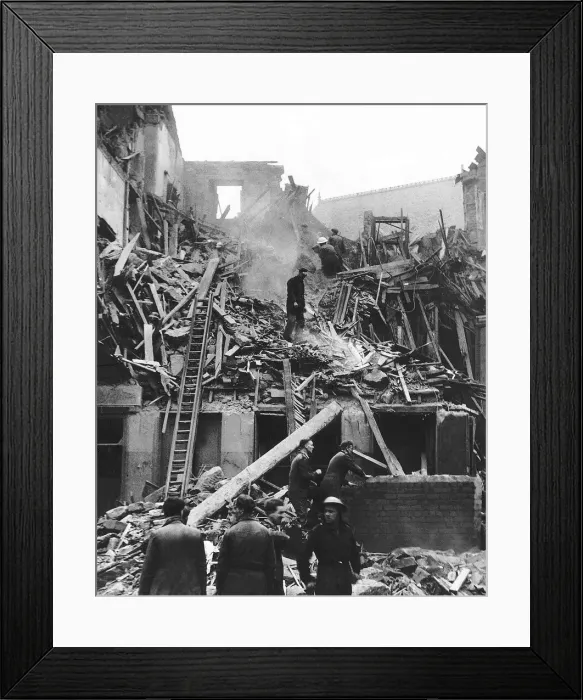 Framed Print : Rescue workers search the ramains of a tenament building in Kent Street Glasgow hit