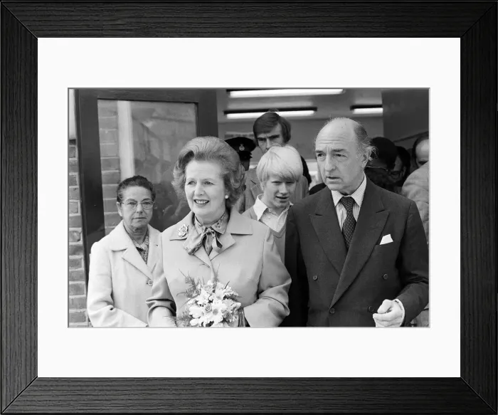 Framed Print : Margaret Thatcher July 1980 visits Toynbee Hall in the East End with former tory minister Framed Print : Margaret Thatcher July 1980 visits Toynbee Hall in the East End with former tory minister