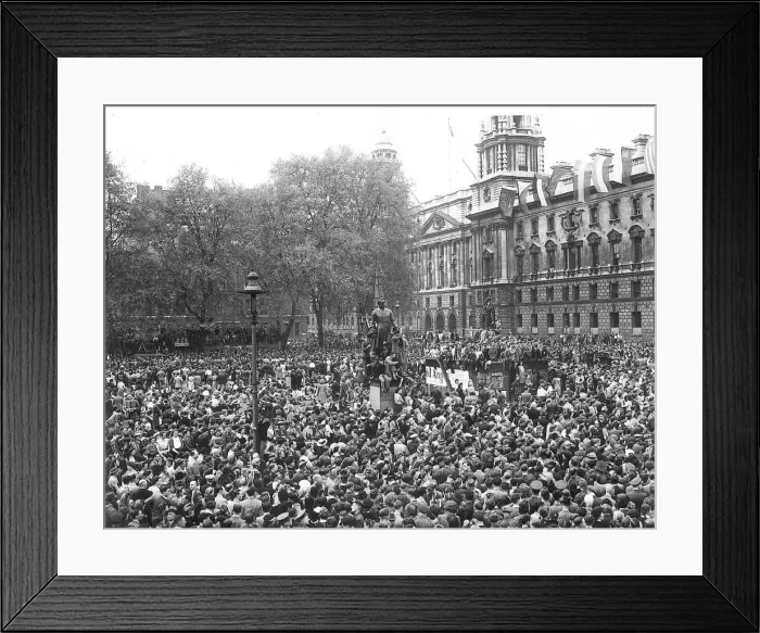Framed Print : Crowd in Parliament Square London (opposite Palace of Westminster