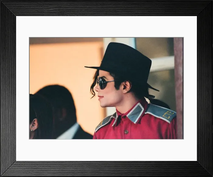 Framed Print : American pop singer Michael jackson with his new bride Lisa-Marie Presley during a visit