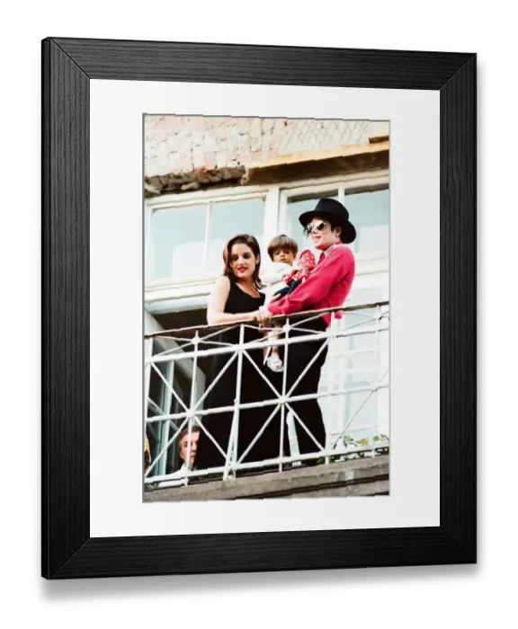 Framed Print : American pop singer Michael Jackson with his new bride Lisa-Marie Presley Framed Print : American pop singer Michael Jackson with his new bride Lisa-Marie Presley