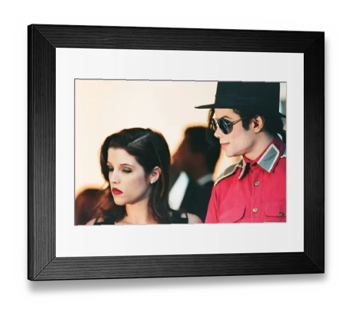 Framed Print : American pop singer Michael jackson with his new bride Lisa-Marie Presley during a visit Framed Print : American pop singer Michael jackson with his new bride Lisa-Marie Presley during a visit