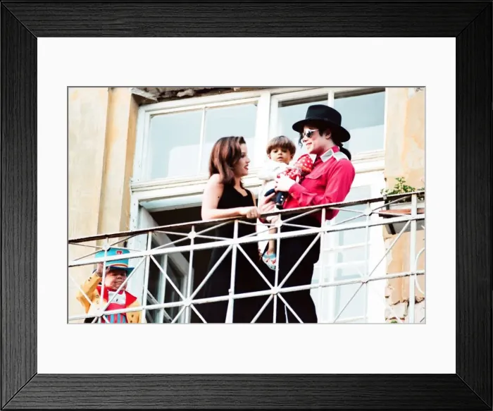 Framed Print : American pop singer Michael Jackson with his new bride Lisa-Marie Presley Framed Print : American pop singer Michael Jackson with his new bride Lisa-Marie Presley
