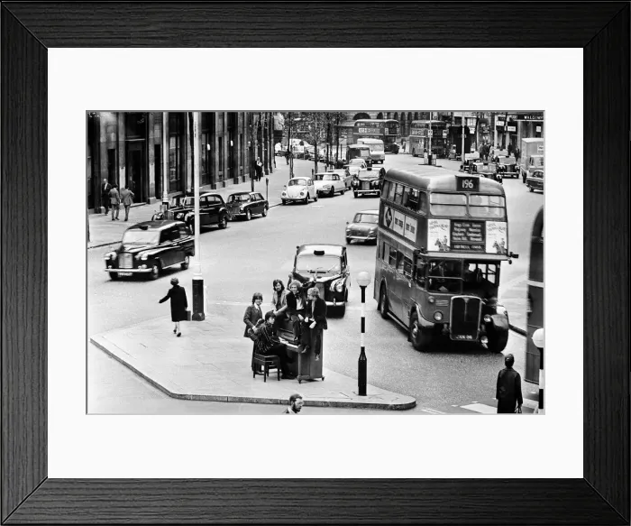 Framed Print : Manfred Mann seen here performing for the last time in public in central London Framed Print : Manfred Mann seen here performing for the last time in public in central London