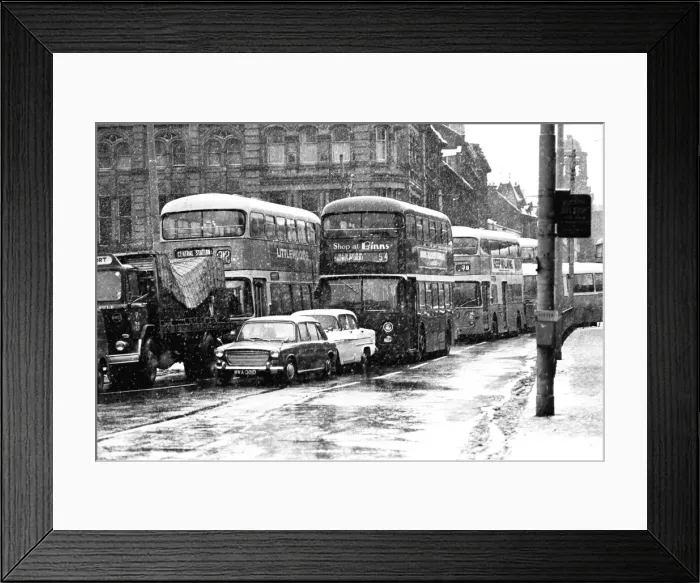 Framed Print : Traffic struggles against the snow on Collingwood Street, Newcastle 23 November 1971 Framed Print : Traffic struggles against the snow on Collingwood Street, Newcastle 23 November 1971