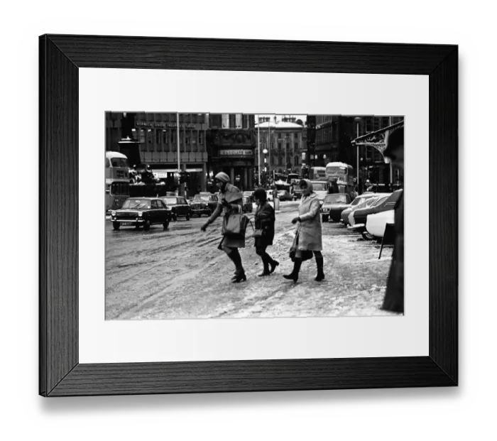 Framed Print : Traffic and pedestrains struggle against the snow on Neville Street
