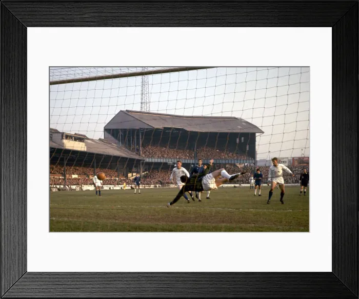 Framed Print : English League Division One match at Stamford Bridge Chelsea v Leicester City Framed Print : English League Division One match at Stamford Bridge Chelsea v Leicester City