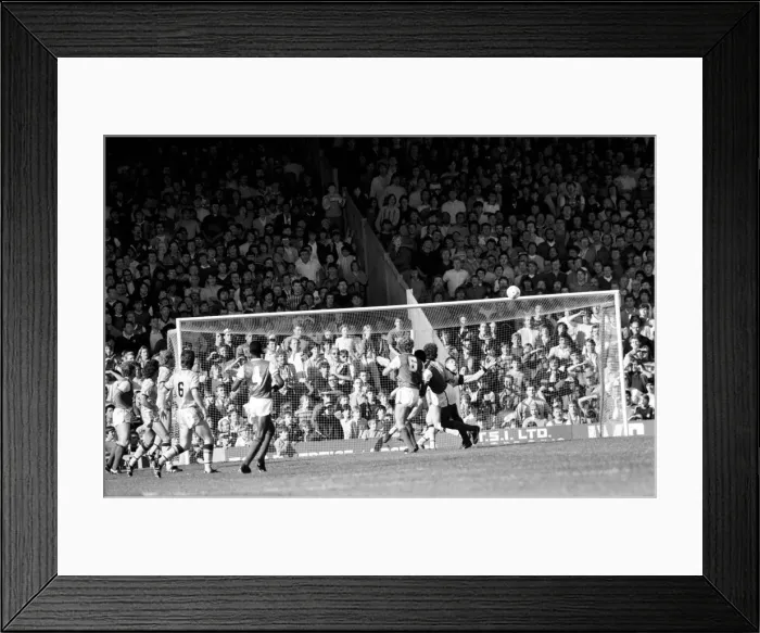 Framed Print : Division One Football 1985 / 86 Season, Arsenal v Aston Villa, Highbury Framed Print : Division One Football 1985 / 86 Season, Arsenal v Aston Villa, Highbury