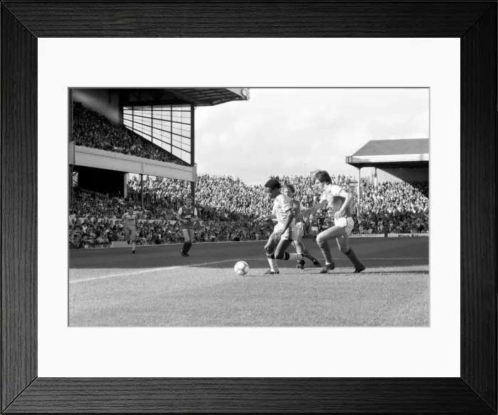 Framed Print : Division One Football 1985 / 86, Arsenal v Aston Villa, Highbury Framed Print : Division One Football 1985 / 86, Arsenal v Aston Villa, Highbury