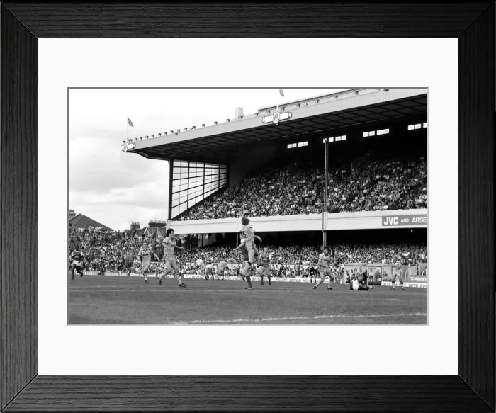 Framed Print : Division One Football 1985 / 86 Season, Arsenal v Aston Villa, Highbury Framed Print : Division One Football 1985 / 86 Season, Arsenal v Aston Villa, Highbury