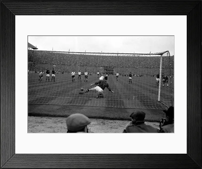Framed Print : FA Cup final at Wembley Stadium. Tottenham Hotspur 3 v. Burnley 1 Framed Print : FA Cup final at Wembley Stadium. Tottenham Hotspur 3 v. Burnley 1