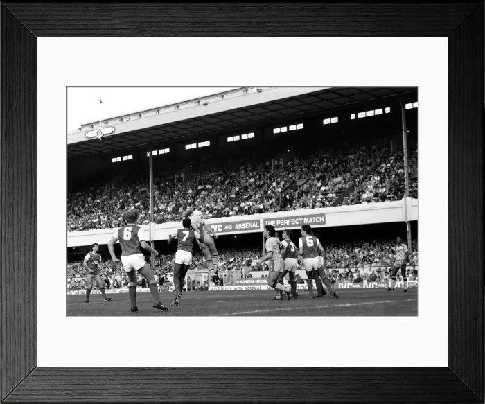 Framed Print : Division One Football 1985 / 86 Season, Arsenal v Aston Villa, Highbury Framed Print : Division One Football 1985 / 86 Season, Arsenal v Aston Villa, Highbury