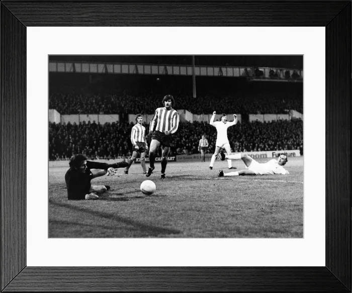 Framed Print : UEFA CUP Third Round, First Leg match at White Hart Lane Framed Print : UEFA CUP Third Round, First Leg match at White Hart Lane