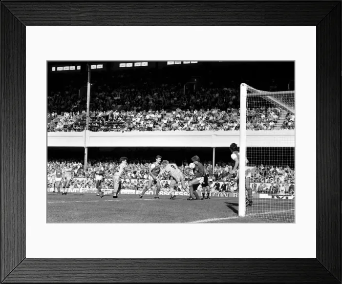 Framed Print : Division One Football 1985 / 86 Season, Arsenal v Aston Villa, Highbury Framed Print : Division One Football 1985 / 86 Season, Arsenal v Aston Villa, Highbury