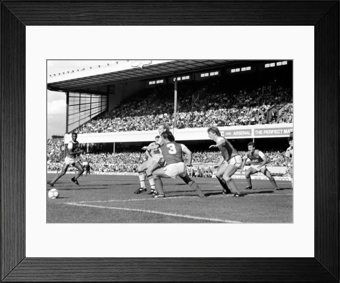 Framed Print : Division One Football 1985 / 86 Season, Arsenal v Aston Villa, Highbury Framed Print : Division One Football 1985 / 86 Season, Arsenal v Aston Villa, Highbury
