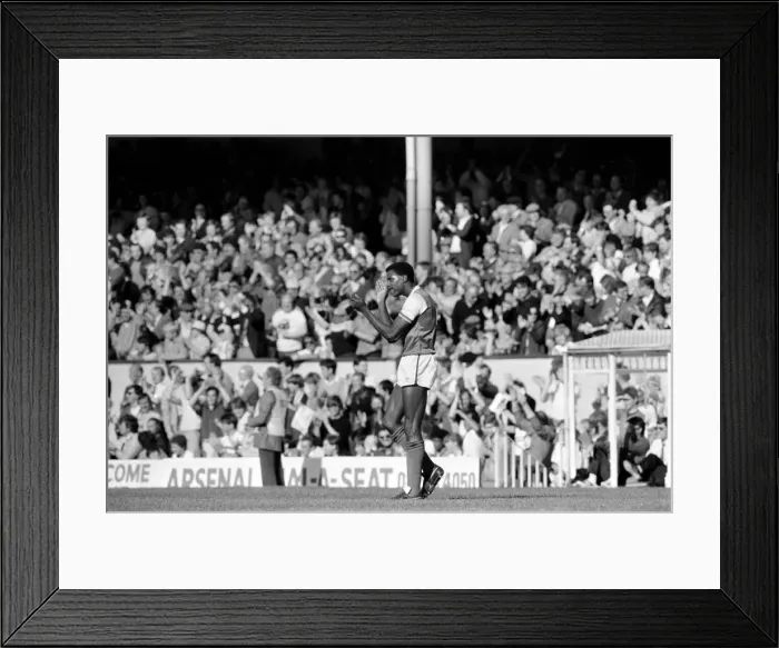 Framed Print : Division One Football 1985  /  86 Season, Arsenal v Aston Villa, Highbury