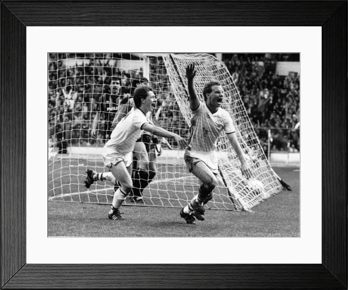 Framed Print : David Speedie score hat trick for Chelsea at Wembley 1986 Framed Print : David Speedie score hat trick for Chelsea at Wembley 1986