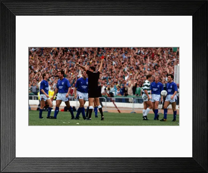 Framed Print : Graeme Souness being ordered off by referee August 1987 David Syme - referee Jimmy Framed Print : Graeme Souness being ordered off by referee August 1987 David Syme - referee Jimmy