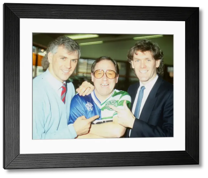 Framed Print : Andy Cameron wearing joint Rangers and Celtic jersey seen here with Graham Roberts