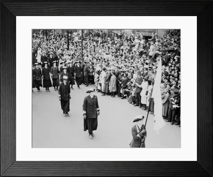 Framed Print : London victory march, WRENs on parade. May 1919 Framed Print : London victory march, WRENs on parade. May 1919
