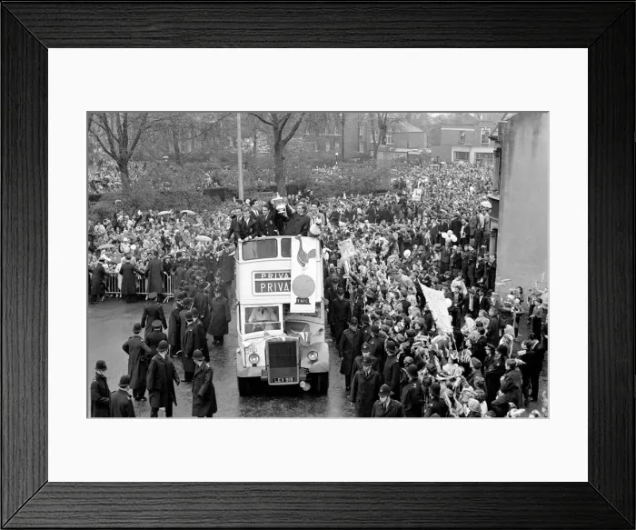 Framed Print : Tottenham Hotspur players parade the FA Cup trophy from the top of an open top double Framed Print : Tottenham Hotspur players parade the FA Cup trophy from the top of an open top double