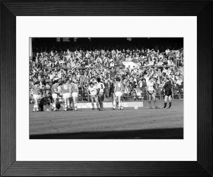 Framed Print : English League Division One match at Goodison Park. Everton 1 v Watford 0 Framed Print : English League Division One match at Goodison Park. Everton 1 v Watford 0