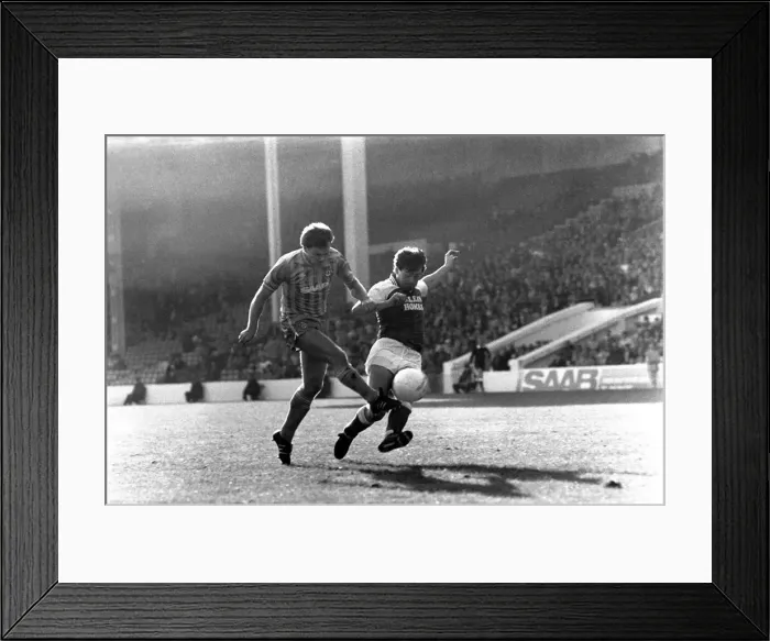 Framed Print : English League Division Two match. Manchester City 2 v Middlesbrough