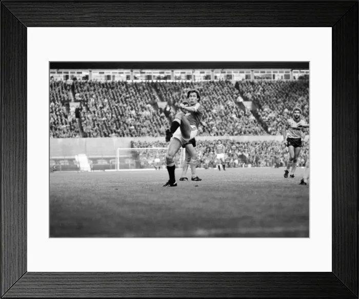 Framed Print : English League Division One match at Old Trafford. Manchester United 3 v Wolverhampton Framed Print : English League Division One match at Old Trafford. Manchester United 3 v Wolverhampton