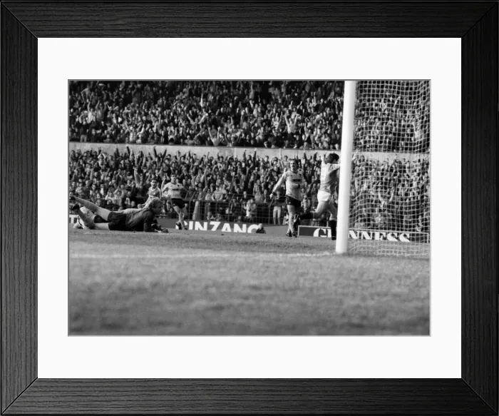Framed Print : English League Division One match at Old Trafford. Manchester United 3 v Wolverhampton