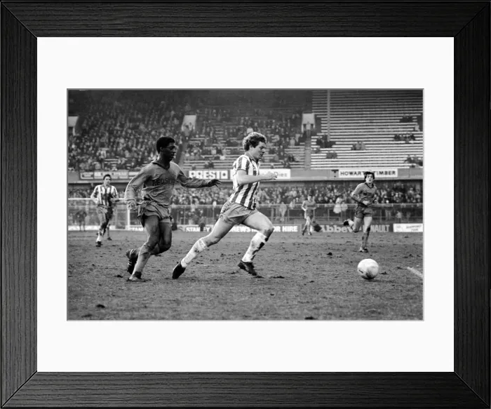 Framed Print : Sheffield Wednesday 3 v. Oldham 0. Division One Football. February 1981 MF01-31 Framed Print : Sheffield Wednesday 3 v. Oldham 0. Division One Football. February 1981 MF01-31