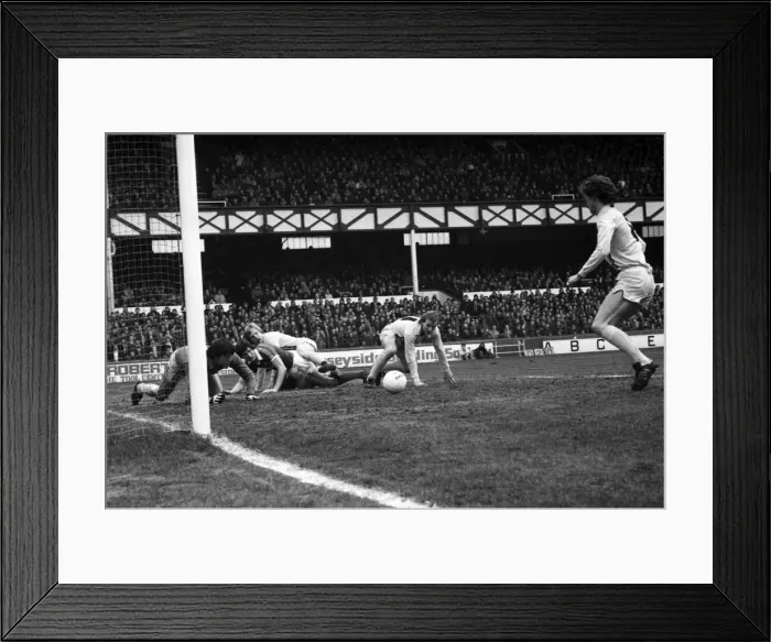Framed Print : Everton 3 v. Coventry 0. Division One Football. February 1981 MF01-32-012 Framed Print : Everton 3 v. Coventry 0. Division One Football. February 1981 MF01-32-012