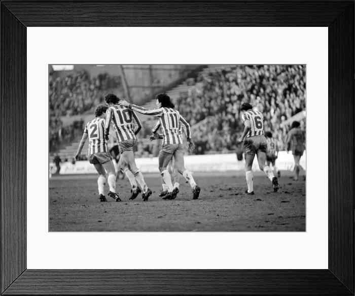 Framed Print : Sheffield Wednesday 3 v. Oldham 0. Division One Football. February 1981 MF01-31-061 Framed Print : Sheffield Wednesday 3 v. Oldham 0. Division One Football. February 1981 MF01-31-061