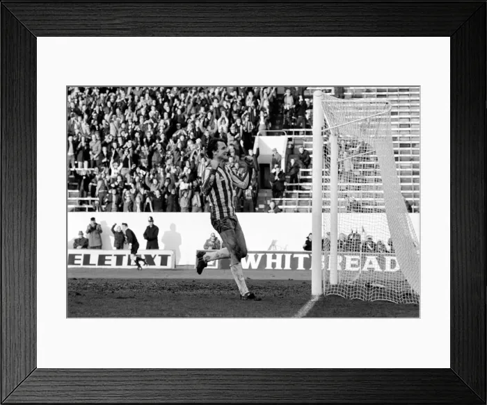 Framed Print : Sheffield Wednesday 3 v. Oldham 0. Division One Football. February 1981 MF01-31-055 Framed Print : Sheffield Wednesday 3 v. Oldham 0. Division One Football. February 1981 MF01-31-055