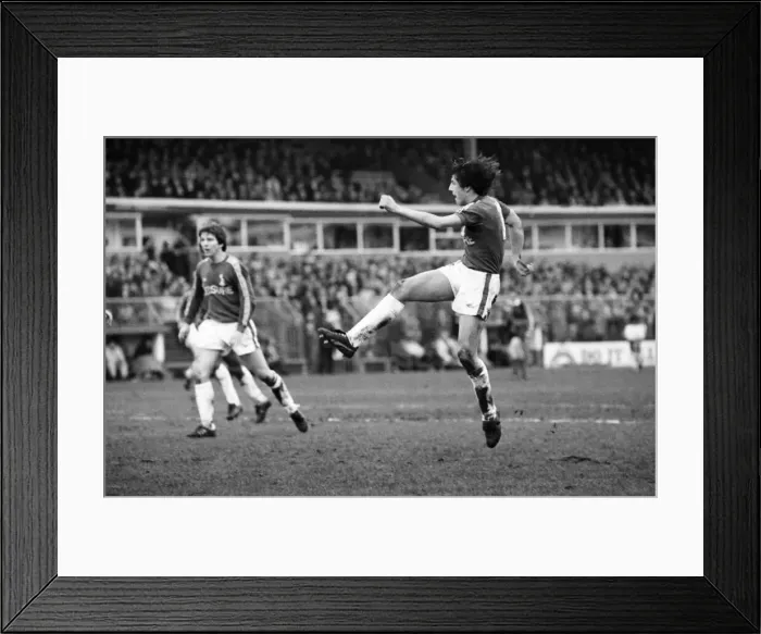 Framed Print : Oldham v. Bristol. R. Febuary 1981 MF01-25 Framed Print : Oldham v. Bristol. R. Febuary 1981 MF01-25