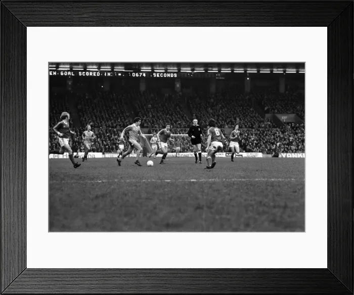 Framed Print : Manchester City 1 v. Nottingham Forest 1. Febuary 1981 MF01-24-057