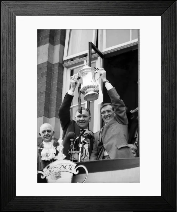 Framed Print : Tottenham Hotspur team captain Danny Blanchflower and manager Bill Nicholson hold the FA Framed Print : Tottenham Hotspur team captain Danny Blanchflower and manager Bill Nicholson hold the FA