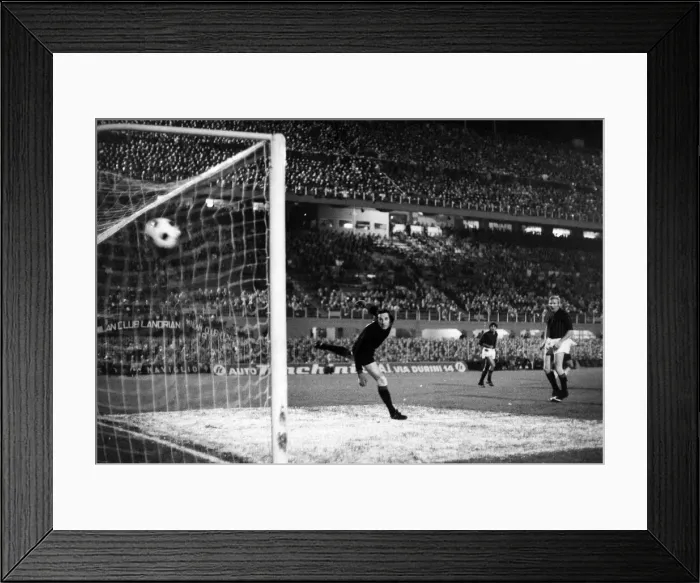 Framed Print : UEFA Cup Semi Final second leg at the San Siro Stadium. AC Milan 1 v. Tottenham Hotspur 1 Framed Print : UEFA Cup Semi Final second leg at the San Siro Stadium. AC Milan 1 v. Tottenham Hotspur 1