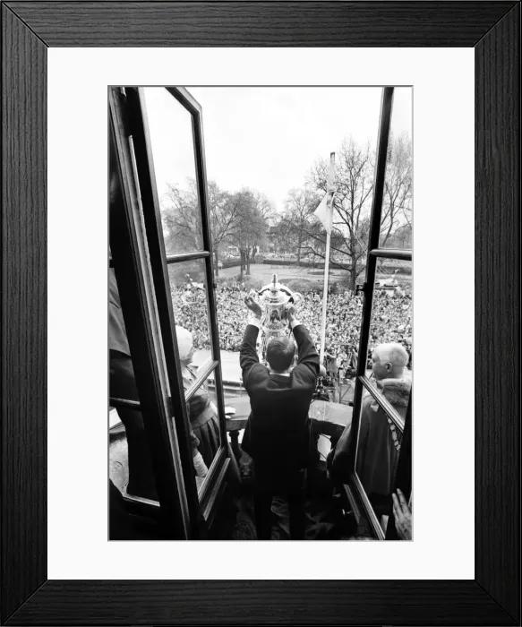 Framed Print : Tottenham Hotspur team hold the FA Cup trophy aloft at Tottenham Town Hall to a crowd of Framed Print : Tottenham Hotspur team hold the FA Cup trophy aloft at Tottenham Town Hall to a crowd of