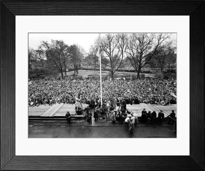 Framed Print : A huge crowd of Tottenham Hotspur fans gathered outside Tottenham Town Hall as they wait Framed Print : A huge crowd of Tottenham Hotspur fans gathered outside Tottenham Town Hall as they wait