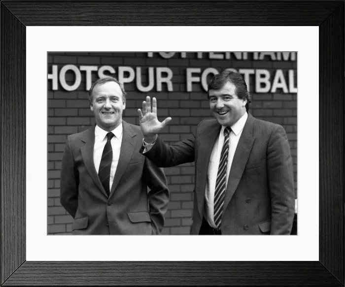 Framed Print : Terry Venables breezed into his new job at Tottenham Hotspur by taxi looking bright Framed Print : Terry Venables breezed into his new job at Tottenham Hotspur by taxi looking bright