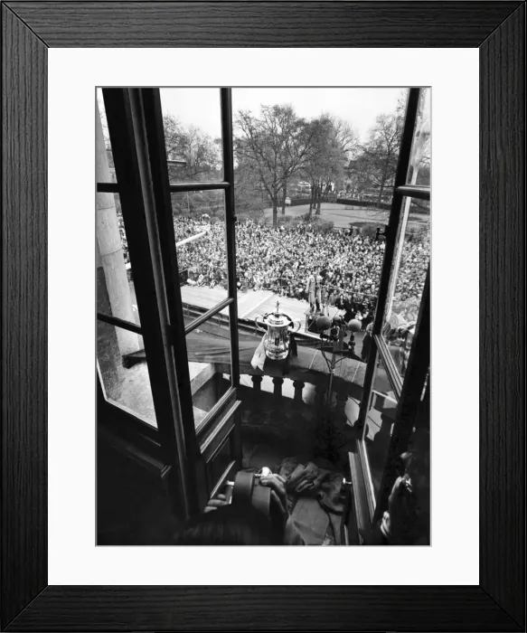 Framed Print : Tottenham Hotspur shows off the FA Cup trophy to a crowd of fans at Tottenham Town Hall Framed Print : Tottenham Hotspur shows off the FA Cup trophy to a crowd of fans at Tottenham Town Hall