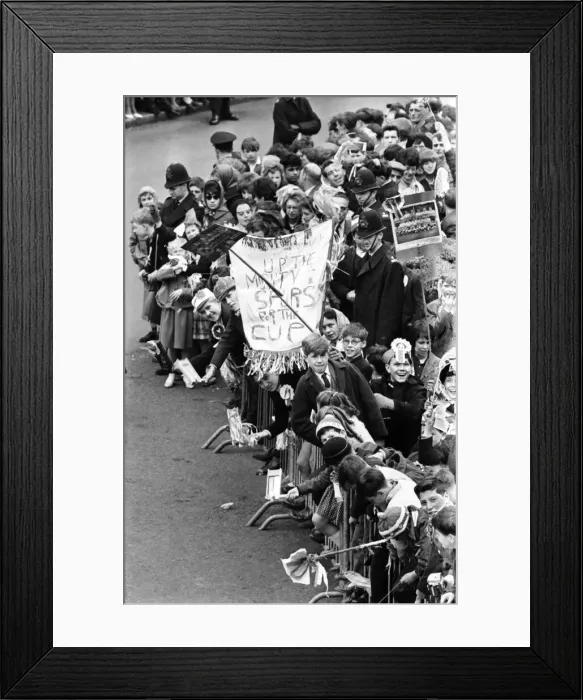 Framed Print : Tottenham Hotspur team hold the FA Cup trophy aloft from an open top double decker bus to