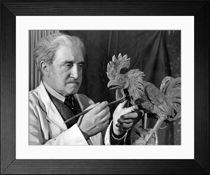 Framed Print : Mr. Benno Elkan, with his statuette, which is being presented by Arsenal to Tottenham