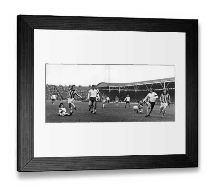 Framed Print : English League Division One match. Stoke City 2 v Tottenham Hotspur 2 John Duncan