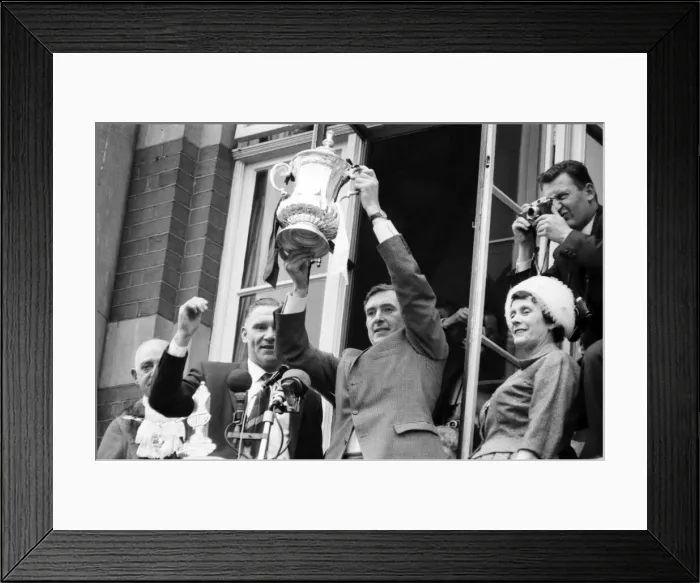Framed Print : Tottenham Hotspurcaptain Danny Blanchflower watched by manager Bill Nicholson holds Framed Print : Tottenham Hotspurcaptain Danny Blanchflower watched by manager Bill Nicholson holds