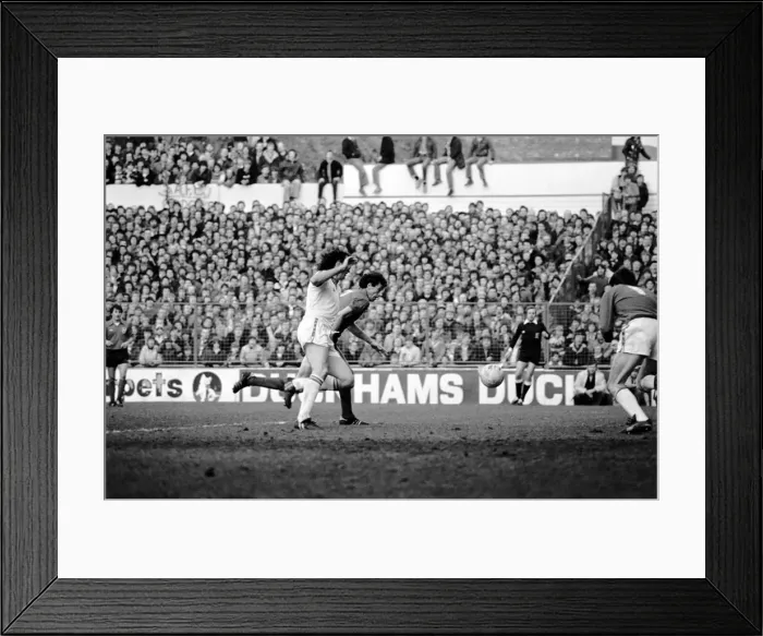Framed Print : Leeds United 1 v. Sunderland 0. Division One Football. February 1981 MF01-33-082