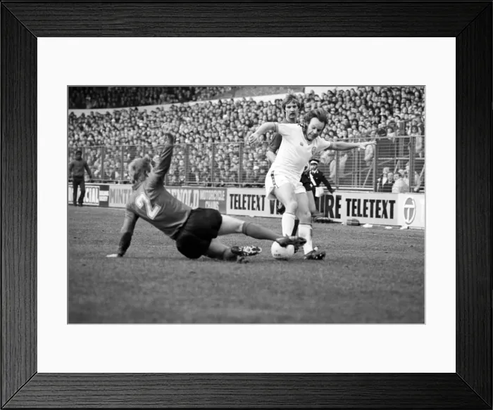 Framed Print : Leeds United 1 v. Sunderland 0. Division One Football. February 1981 MF01-33-084 Framed Print : Leeds United 1 v. Sunderland 0. Division One Football. February 1981 MF01-33-084