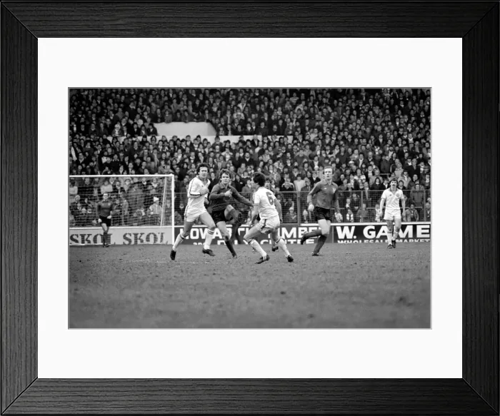 Framed Print : Leeds United 1 v. Sunderland 0. Division One Football. February 1981 MF01-33-077 Framed Print : Leeds United 1 v. Sunderland 0. Division One Football. February 1981 MF01-33-077